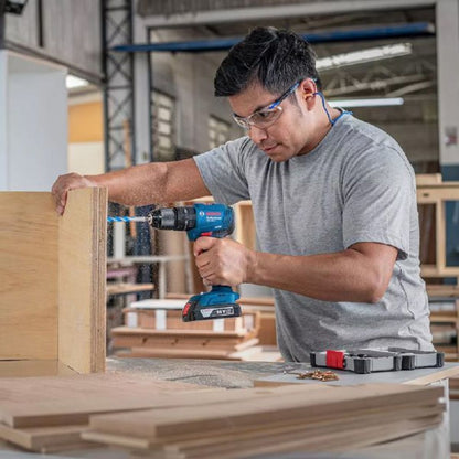 BOSCH 18V FÚRÓ-CSAVAROZÓ 2 AKKUMULÁTORRAL + TÖLTŐVEL + 15 DARABOS FÚRÓKÉSZLET + BOSCH TÁSKA AJÁNDÉKBA