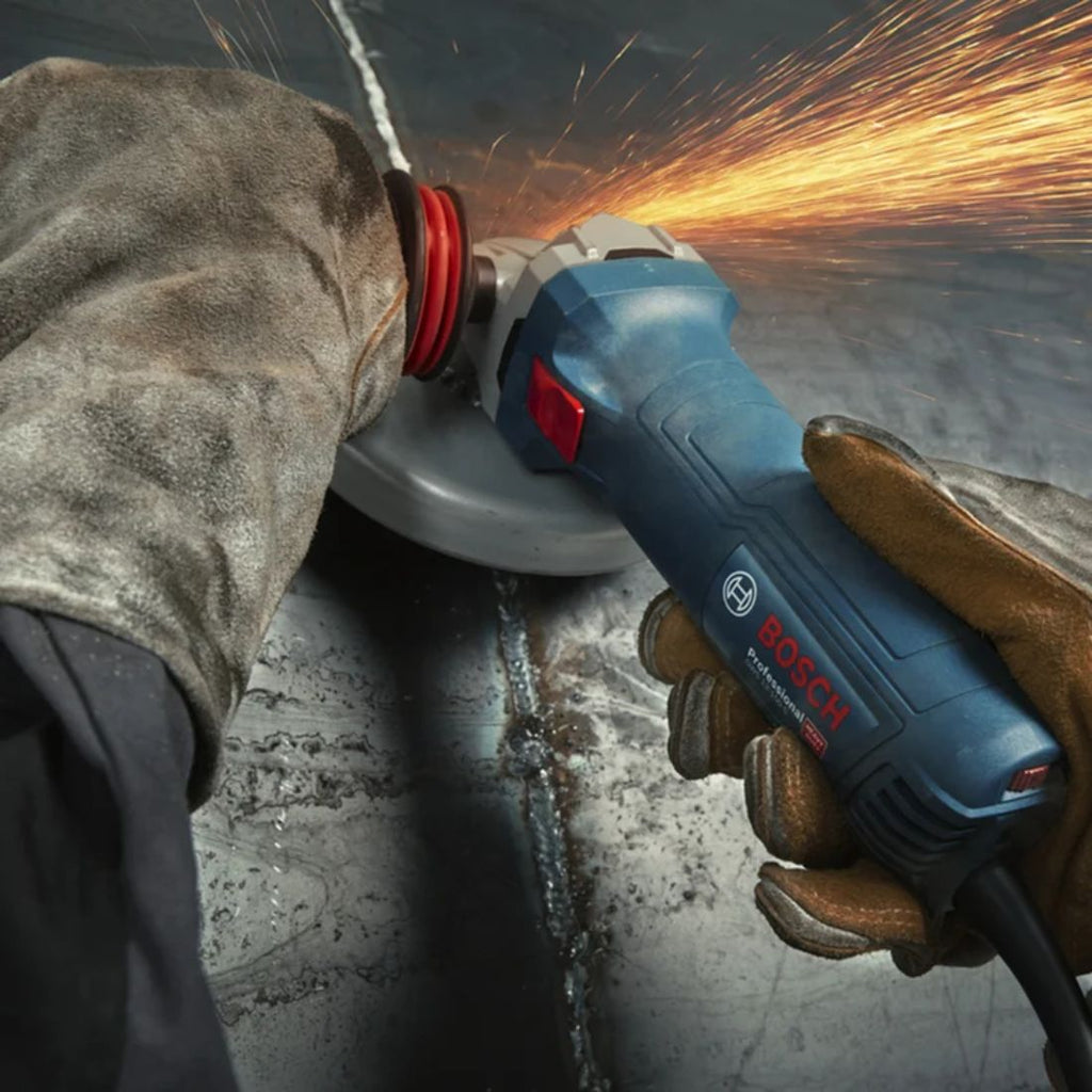 BOSCH EREDETI 18V-OS KÉSZLET: AKKUS FÚRÓ-CSAVAROZÓ + SAROKCSISZOLÓ + 18V AKKUMULÁTOR + GYORSTÖLTŐ + AJÁNDÉK EREDETI BOSCH TÁSKA.