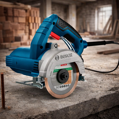 EREDETI BOSCH 18V TELJES KÉSZLET FÚRÓ-CSAVARBEHAJTÓVAL (KEFE NÉLKÜLI) + KÖRFŰRÉSZ + 2 AKKUMULÁTOR + TÖLTŐ ÉS AJÁNDÉK TÁSKA.